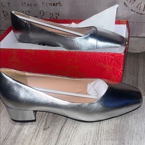 Elegant Silver Women's Loafers